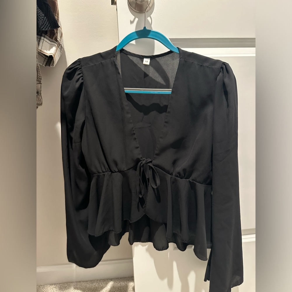 Black long sleeve cropped blouse